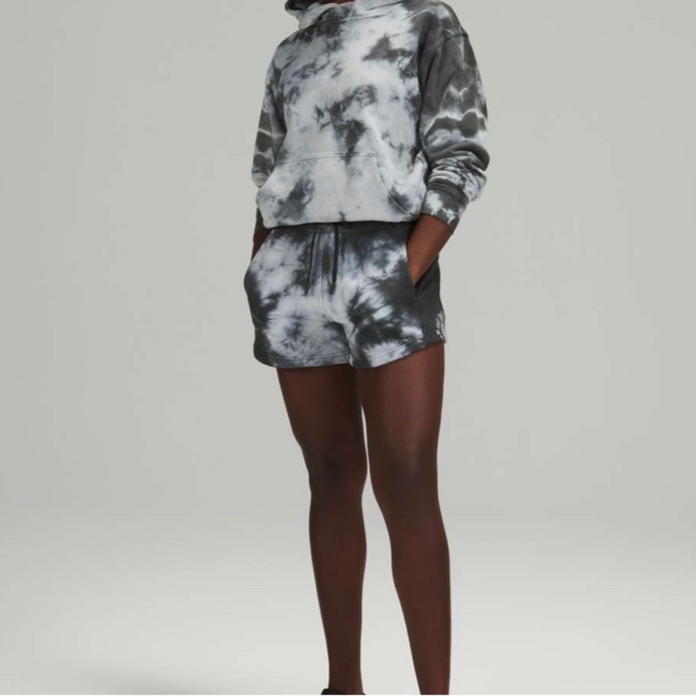 Lululemon shorts - Picture 3 of 9
